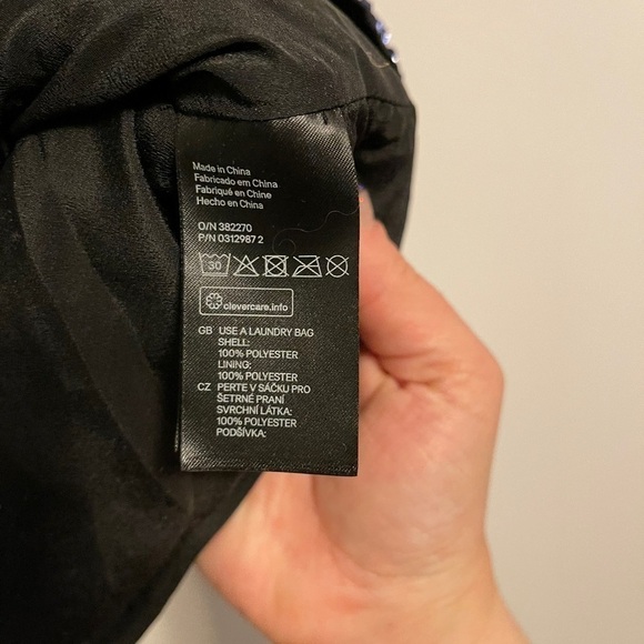 Square stitched sequin mini skirt - Picture 9 of 10